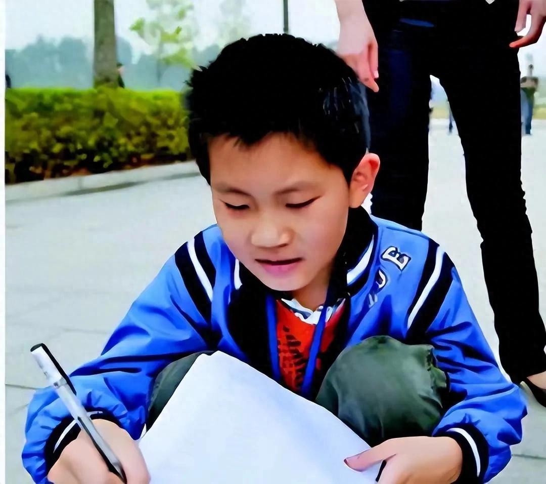 山东神童 : 2天念完小学 , 10岁参加高考 , 读了1年大学嫌太简单溜回家