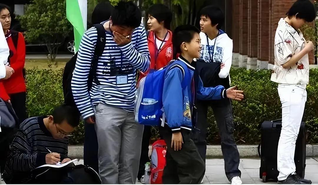 山东神童 : 2天念完小学 , 10岁参加高考 , 读了1年大学嫌太简单溜回家