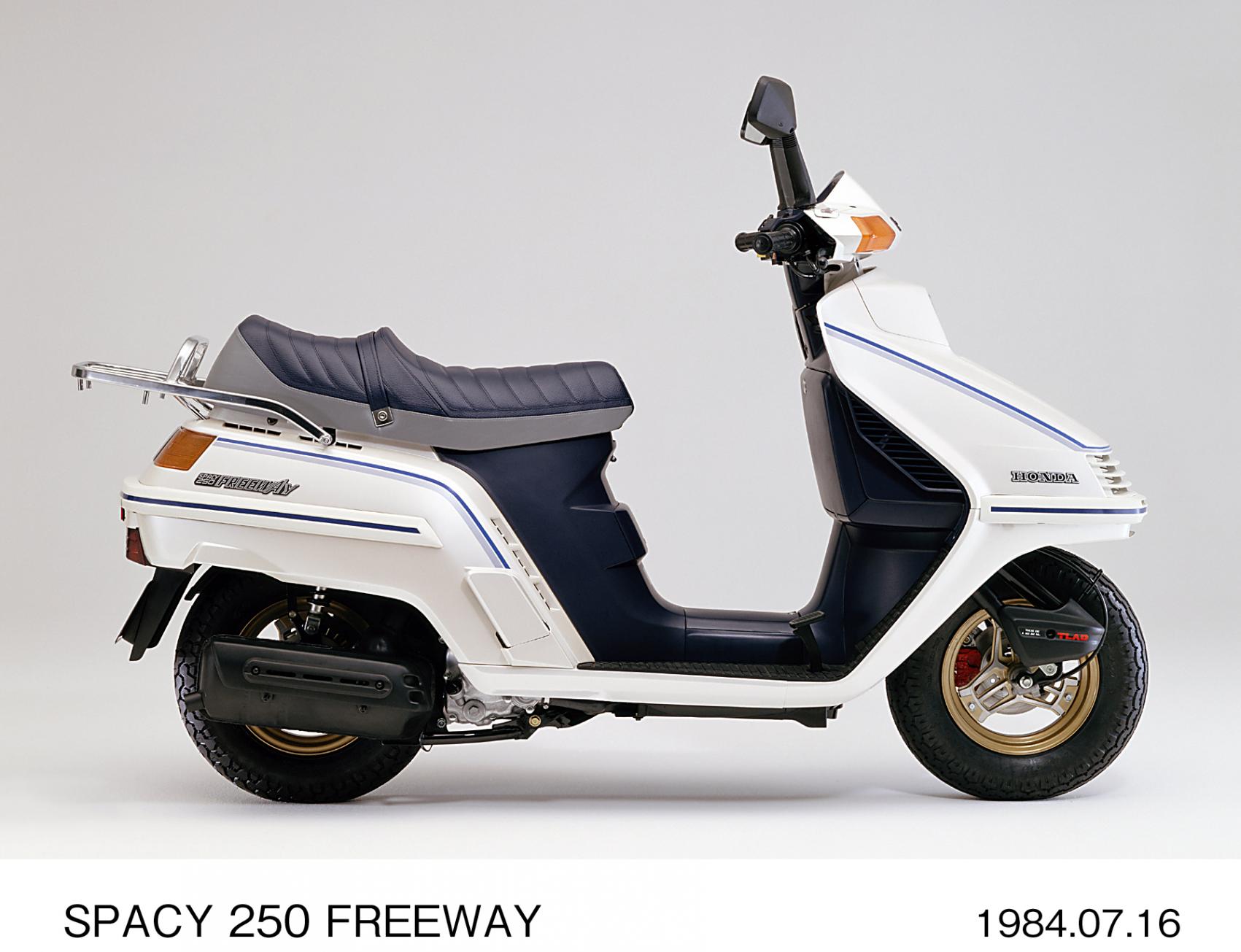 本田推出顶配豪华大踏板—1984 Honda Spacy 250 Freeway