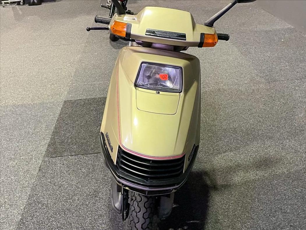 本田推出顶配豪华大踏板—1984 Honda Spacy 250 Freeway