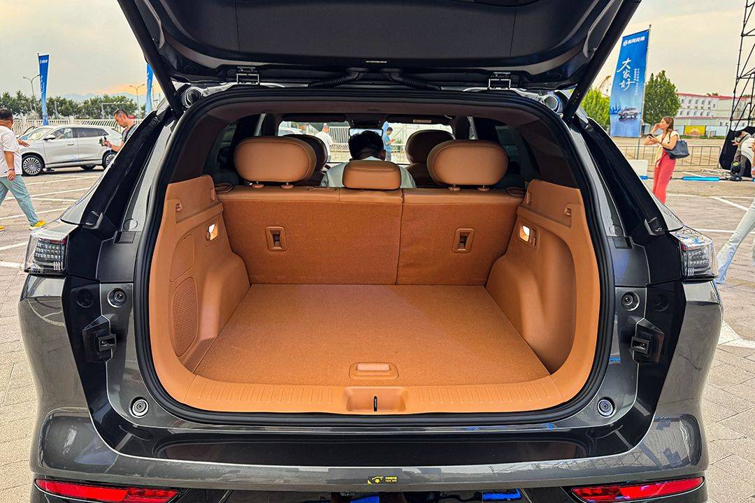 12.99万元起,轴距2米9的平民SUV,东风风神L8硬核预售